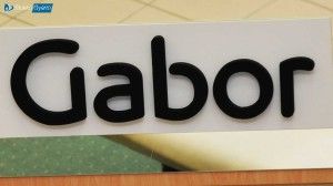 Gabor habbetűből kirakva ragasztva
