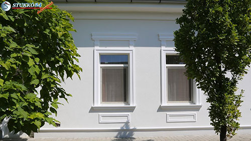 Kifejező stukkós ablakok különböző díszprofilokkal Kifejező stukkós ablakok különböző díszprofilokkal